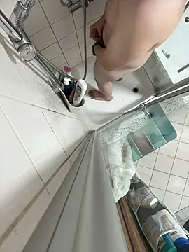 Snapshot of kareem0010 chatting on 8, 2, 2025 kareem0010 online show from 8, 2, 2025