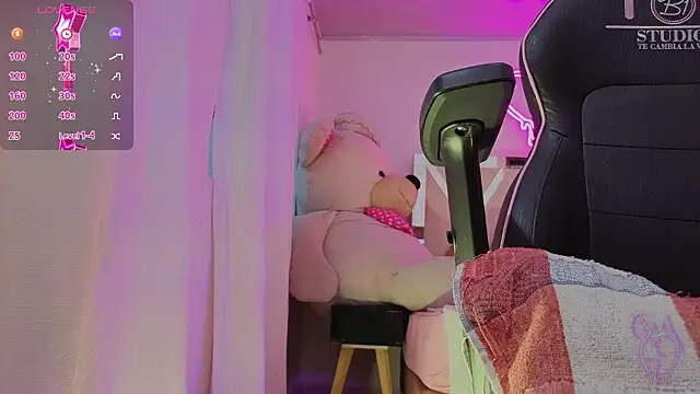 Snapshot of Laylafoxy_tay chatting on 4, 2, 2026 Laylafoxy tay online show from 4, 2, 2026