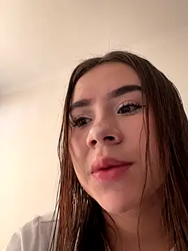 Snapshot of Im_Valen_Cute chatting on 28, 10, 2025 Im Valen Cute online show from 28, 10, 2025