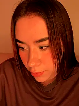 Snapshot of Im_Valen_Cute chatting on 5, 11, 2025 Im Valen Cute online show from 5, 11, 2025