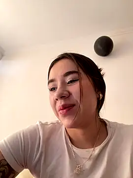 Snapshot of Im_Valen_Cute chatting on 10, 11, 2025 Im Valen Cute online show from 10, 11, 2025