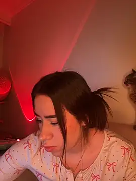 Snapshot of Im_Valen_Cute chatting on 26, 11, 2025 Im Valen Cute online show from 26, 11, 2025