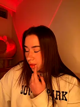 Snapshot of Im_Valen_Cute chatting on 2, 12, 2025 Im Valen Cute online show from 2, 12, 2025