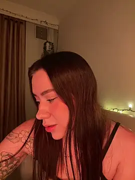 Snapshot of Im_Valen_Cute chatting on 14, 12, 2025 Im Valen Cute online show from 14, 12, 2025