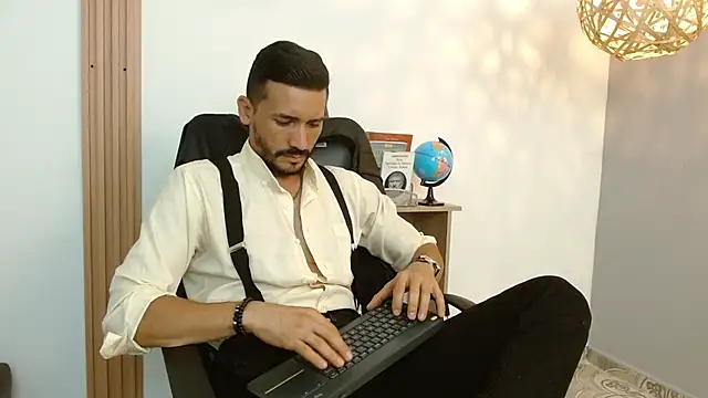 Reiko 85  online show from 6, 2, 2025