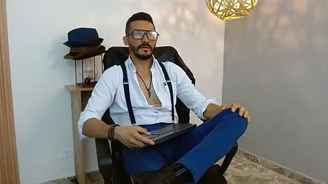 Reiko 85  online show from 21, 2, 2025