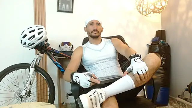 Reiko 85  online show from 18, 9, 2025