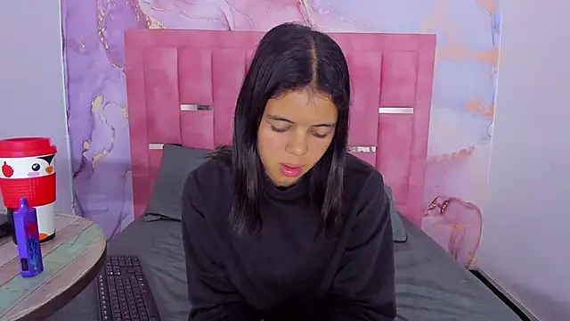 Snapshot of LizzMartin chatting on 14, 12, 2024 LizzMartin online show from 14, 12, 2024