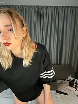 Snapshot of Eva_Millss chatting on 13, 12, 2024 Eva Millss online show from 13, 12, 2024