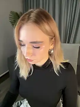 Snapshot of Eva_Millss chatting on 14, 12, 2024 Eva Millss online show from 14, 12, 2024