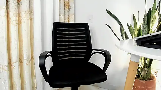 Snapshot of JuanDiegoKing chatting on 15, 11, 2025 JuanDiegoKing online show from 15, 11, 2025