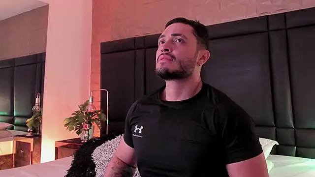 Snapshot of JossAckland chatting on 1, 11, 2025 JossAckland online show from 1, 11, 2025