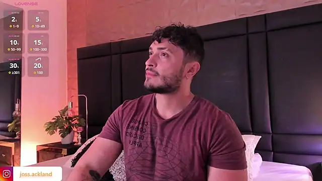 Snapshot of JossAckland chatting on 2, 11, 2025 JossAckland online show from 2, 11, 2025