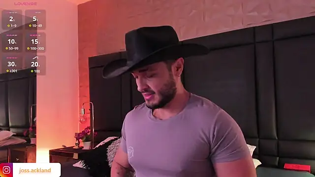 Snapshot of JossAckland chatting on 9, 11, 2025 JossAckland online show from 9, 11, 2025