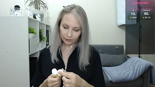 Snapshot of Sunny_bunny6 chatting on 20, 12, 2024 Sunny bunny6 online show from 20, 12, 2024