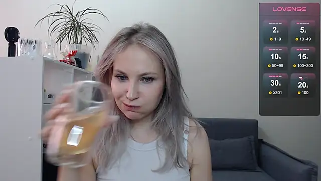 Snapshot of Sunny_bunny6 chatting on 5, 3, 2025 Sunny bunny6 online show from 5, 3, 2025