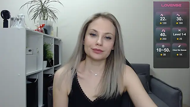 Snapshot of Sunny_bunny6 chatting on 6, 3, 2025 Sunny bunny6 online show from 6, 3, 2025