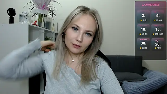 Snapshot of Sunny_bunny6 chatting on 8, 3, 2025 Sunny bunny6 online show from 8, 3, 2025