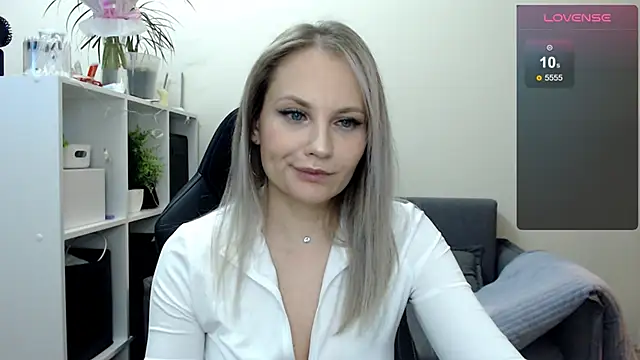 Snapshot of Sunny_bunny6 chatting on 9, 3, 2025 Sunny bunny6 online show from 9, 3, 2025