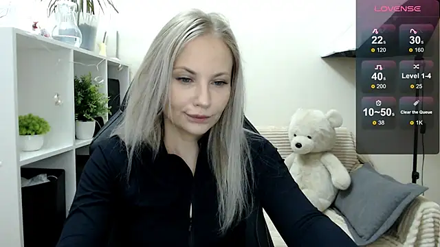 Snapshot of Sunny_bunny6 chatting on 9, 9, 2025 Sunny bunny6 online show from 9, 9, 2025