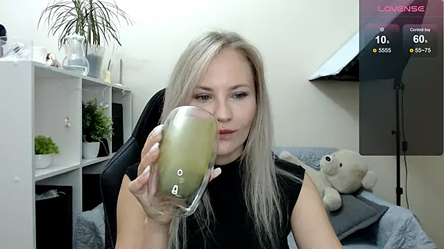 Snapshot of Sunny_bunny6 chatting on 22, 9, 2025 Sunny bunny6 online show from 22, 9, 2025