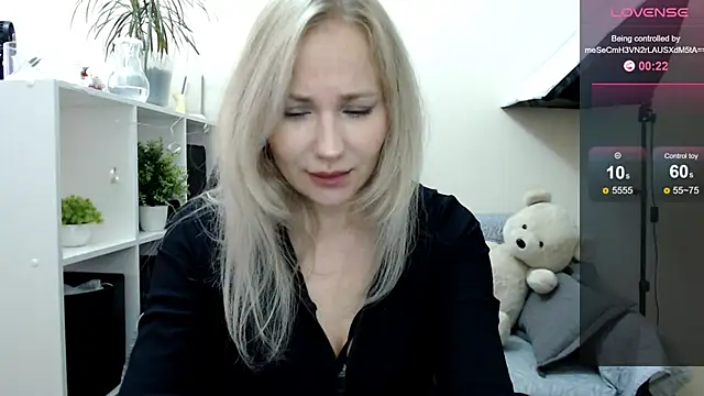 Snapshot of Sunny_bunny6 chatting on 24, 9, 2025 Sunny bunny6 online show from 24, 9, 2025