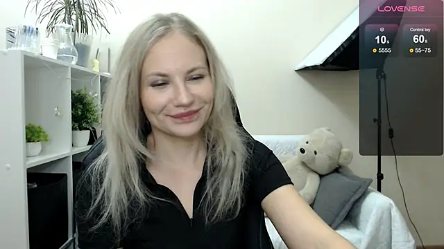 Snapshot of Sunny_bunny6 chatting on 15, 10, 2025 Sunny bunny6 online show from 15, 10, 2025