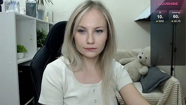 Snapshot of Sunny_bunny6 chatting on 24, 10, 2025 Sunny bunny6 online show from 24, 10, 2025