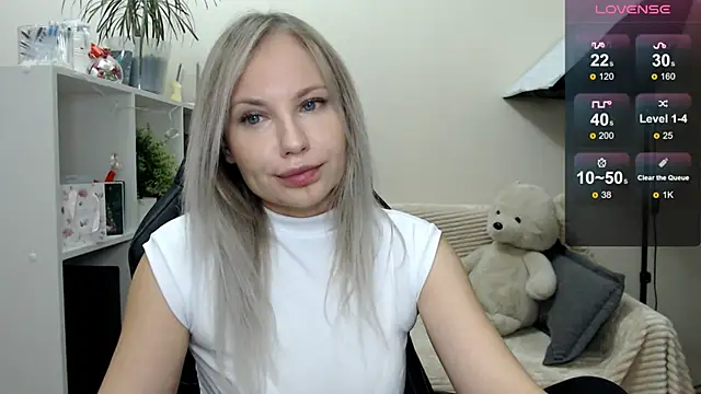 Snapshot of Sunny_bunny6 chatting on 10, 11, 2025 Sunny bunny6 online show from 10, 11, 2025