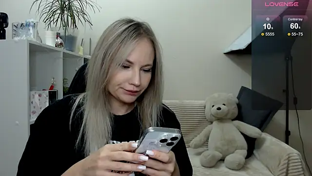 Snapshot of Sunny_bunny6 chatting on 1, 12, 2025 Sunny bunny6 online show from 1, 12, 2025