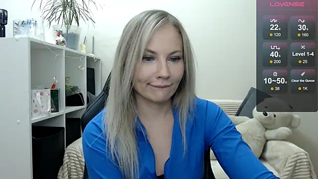 Snapshot of Sunny_bunny6 chatting on 2, 12, 2025 Sunny bunny6 online show from 2, 12, 2025