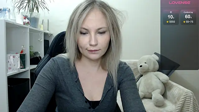 Snapshot of Sunny_bunny6 chatting on 4, 12, 2025 Sunny bunny6 online show from 4, 12, 2025