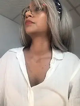 Snapshot of Amaliu_ chatting on 4, 2, 2025 Amaliu online show from 4, 2, 2025