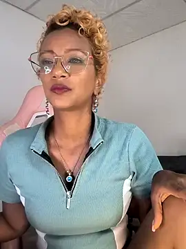 Snapshot of Amaliu_ chatting on 2, 10, 2025 Amaliu online show from 2, 10, 2025