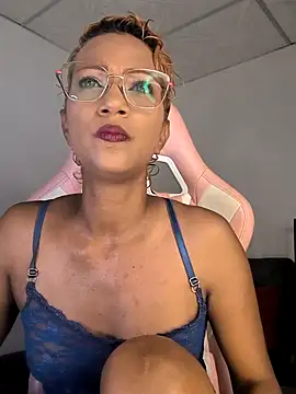 Snapshot of Amaliu_ chatting on 5, 10, 2025 Amaliu online show from 5, 10, 2025