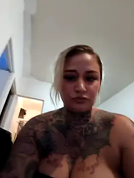 Lisacasandra online show from 4, 1, 2025