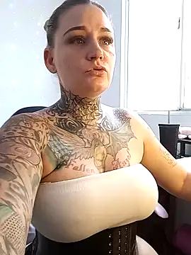 Lisacasandra online show from 2, 3, 2025