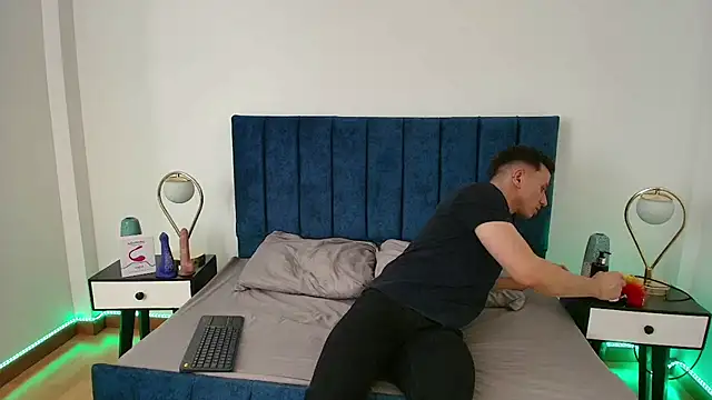 Andrewfalcon online show from 12, 3, 2025