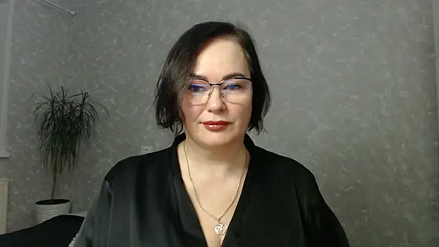 Nora Star online show from 10, 9, 2025