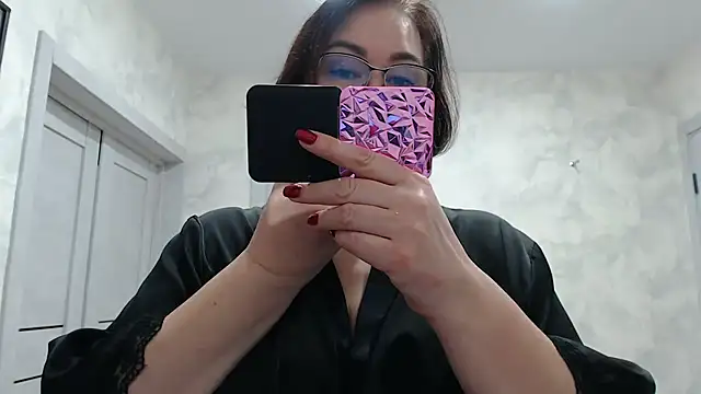 Nora Star online show from 27, 9, 2025