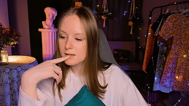 Snapshot of VivienLeeigh chatting on 28, 12, 2024 VivienLeeigh online show from 28, 12, 2024