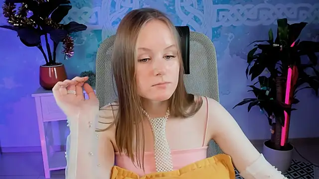 Snapshot of VivienLeeigh chatting on 8, 1, 2025 VivienLeeigh online show from 8, 1, 2025