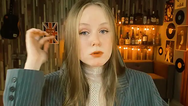 Snapshot of VivienLeeigh chatting on 20, 2, 2025 VivienLeeigh online show from 20, 2, 2025