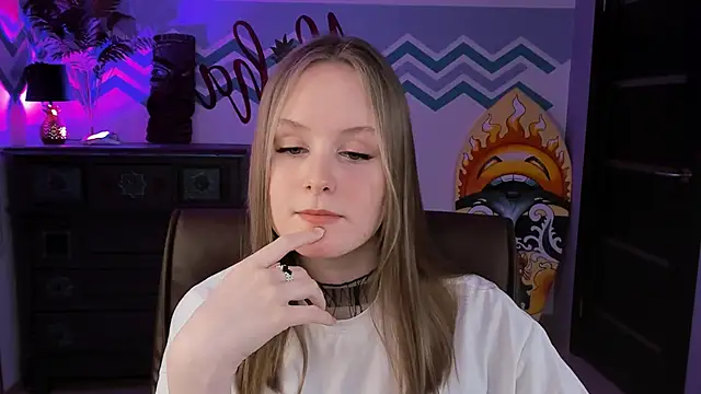 Snapshot of VivienLeeigh chatting on 2, 3, 2025 VivienLeeigh online show from 2, 3, 2025