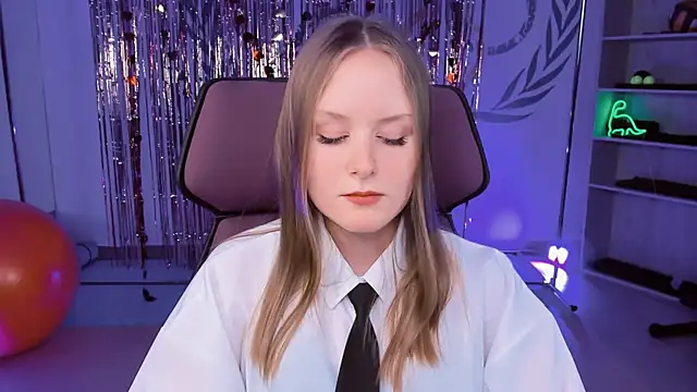 Snapshot of VivienLeeigh chatting on 9, 3, 2025 VivienLeeigh online show from 9, 3, 2025