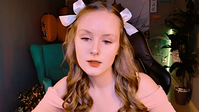 Snapshot of VivienLeeigh chatting on 14, 9, 2025 VivienLeeigh online show from 14, 9, 2025