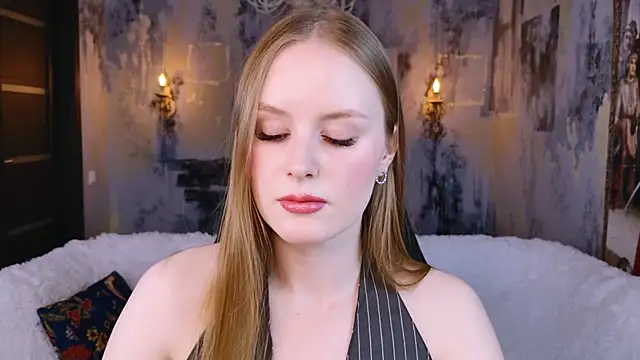 Snapshot of VivienLeeigh chatting on 25, 11, 2025 VivienLeeigh online show from 25, 11, 2025