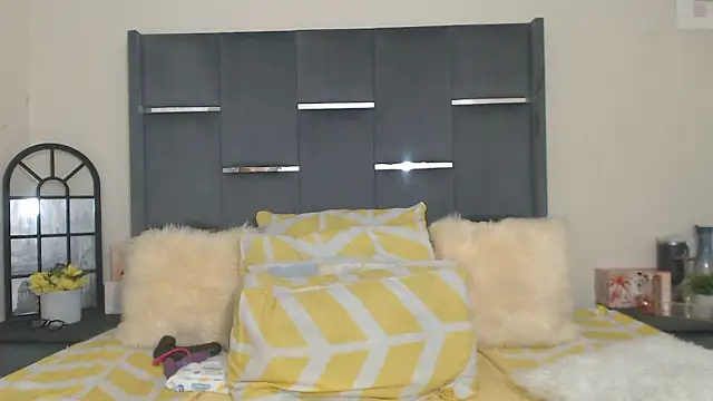 LaCaramellaChocolatia online show from 8, 1, 2026