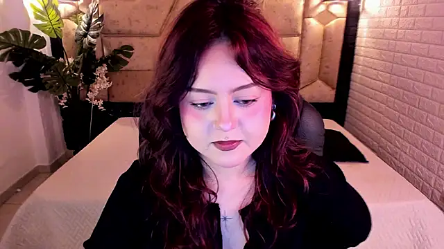 Snapshot of crimson_tati_ chatting on 23, 5, 2026 crimson tati online show from 23, 5, 2026