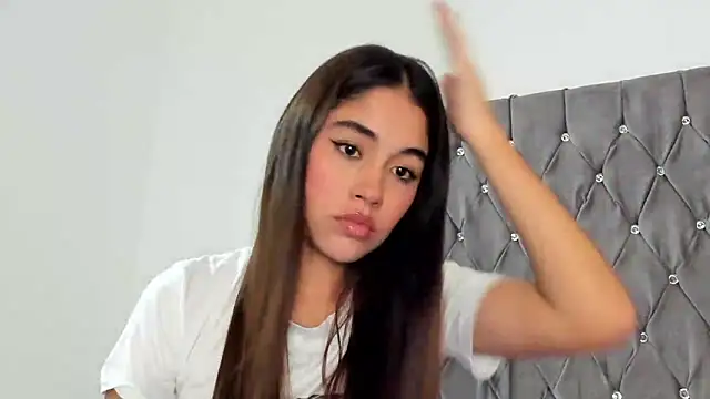 AriaMontgomery online show from 28, 1, 2025